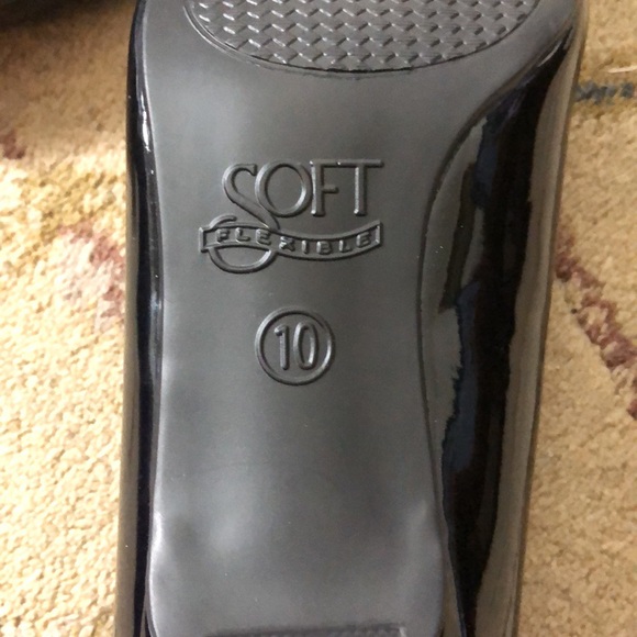 Soft Flexible Shoes By HIGHLIGHTS Women's Black Pumps Size 10 NWOT - Picture 5 of 7